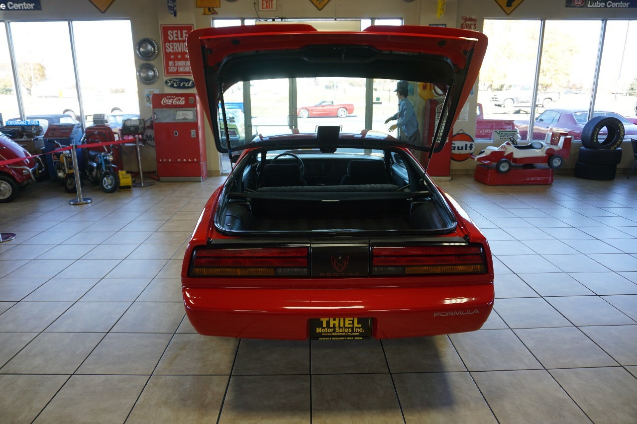 Pontiac-Firebird-1991-Coupe-34