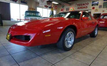 Pontiac-Firebird-1991-Coupe-37