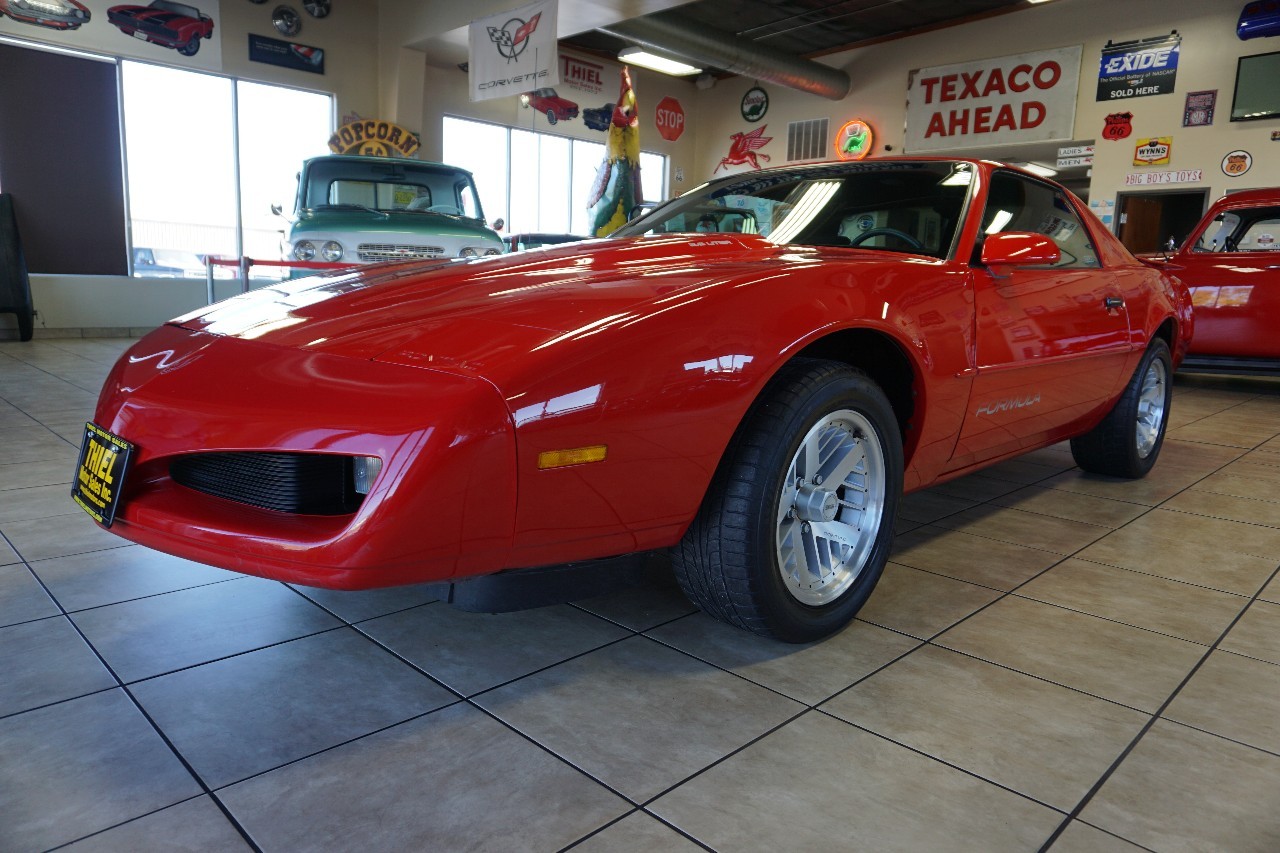 Pontiac-Firebird-1991-Coupe-37