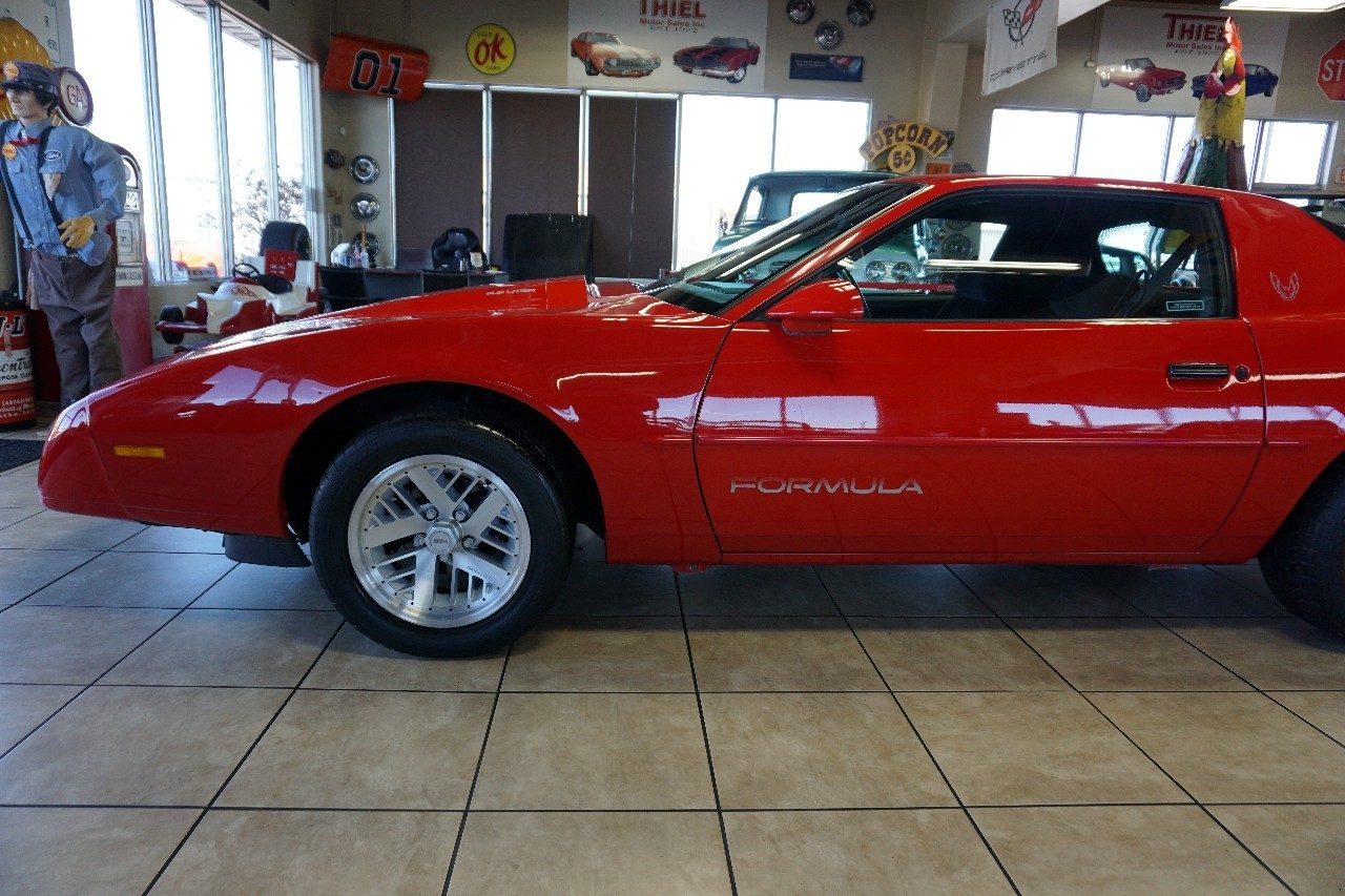 Pontiac-Firebird-1991-Coupe-38