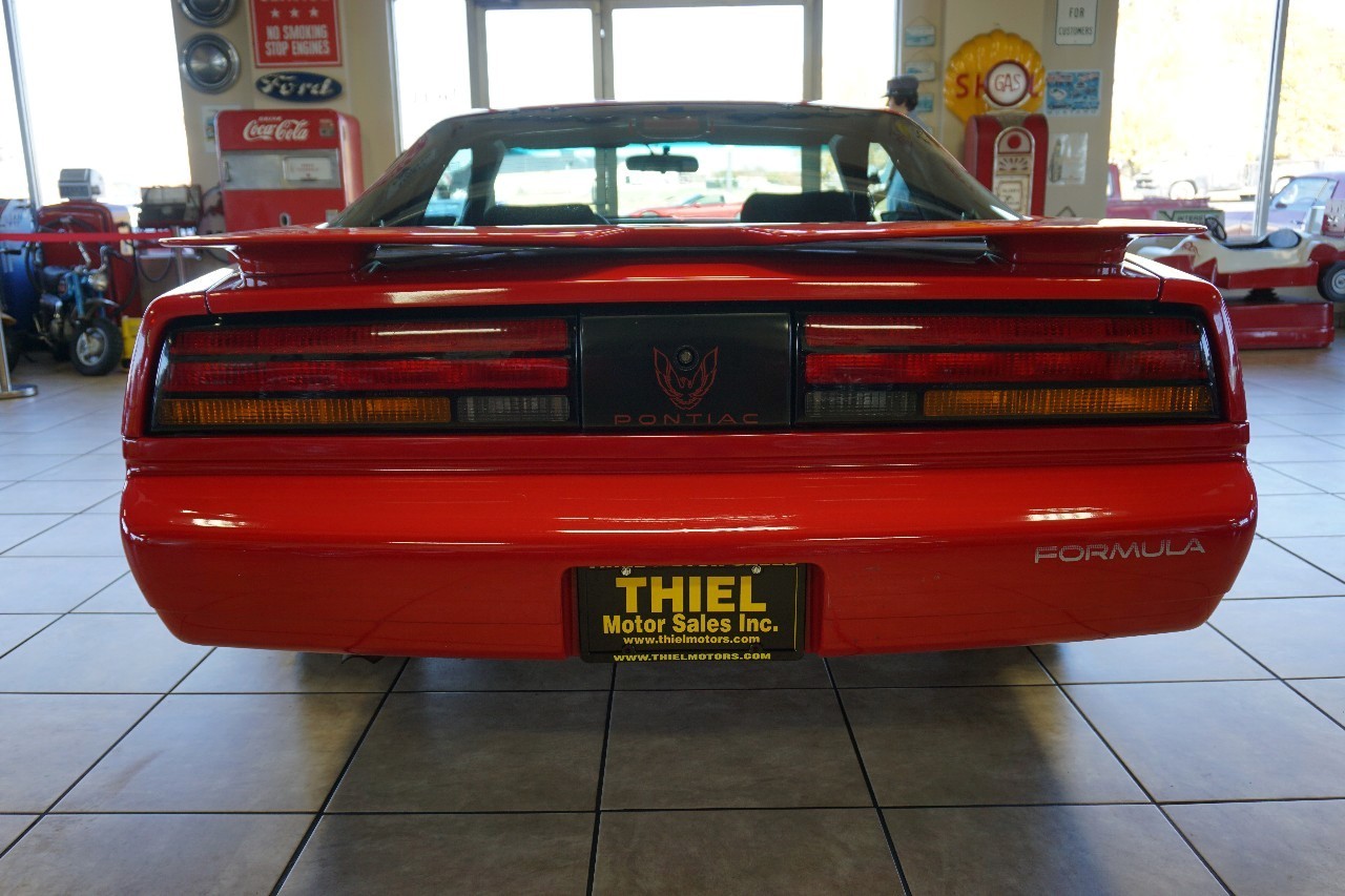 Pontiac-Firebird-1991-Coupe-5