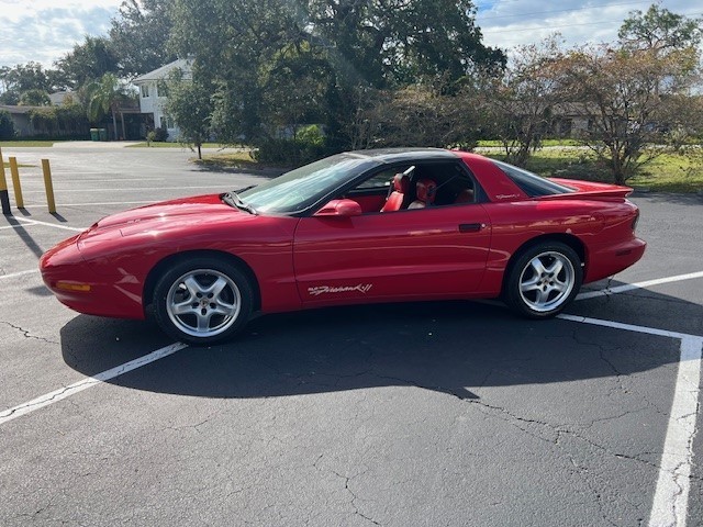 Pontiac-Firebird-1995-Coupe-1
