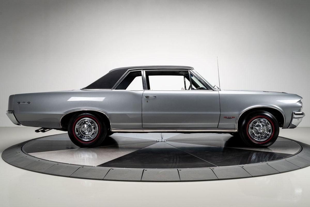Pontiac-GTO-1964-Sedan-14
