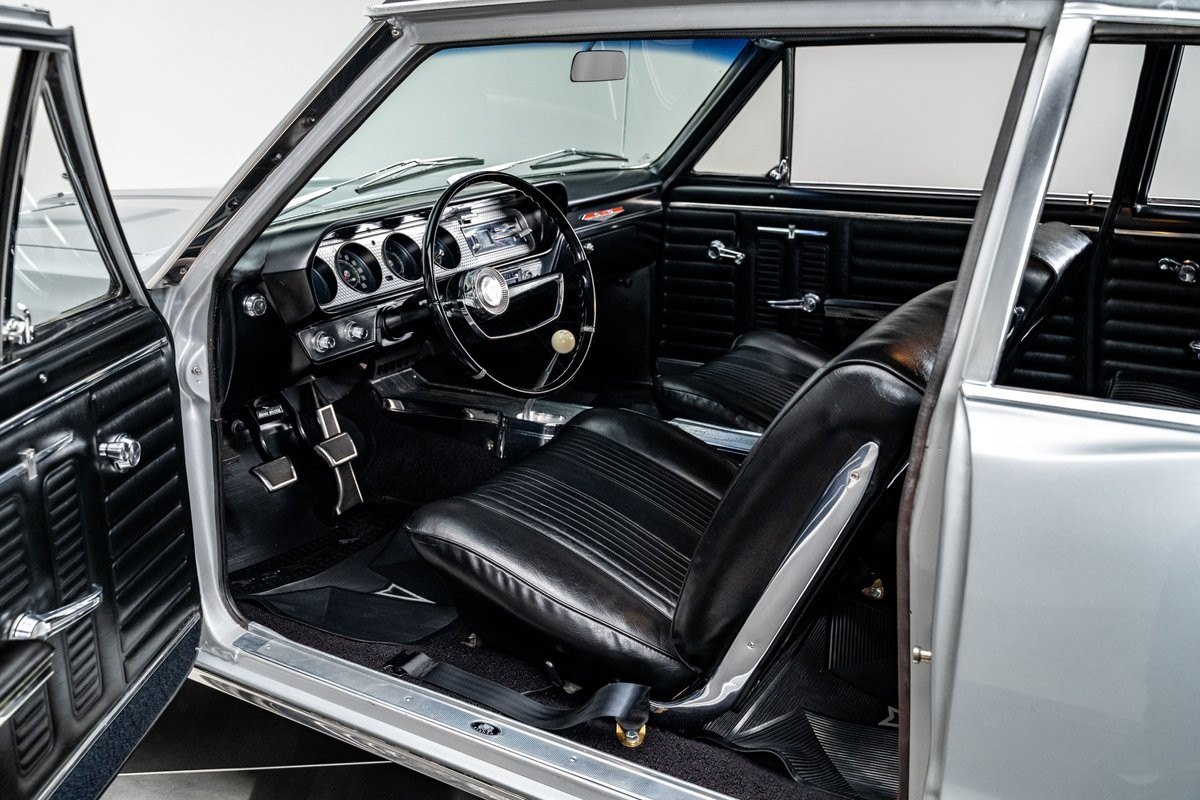 Pontiac-GTO-1964-Sedan-2