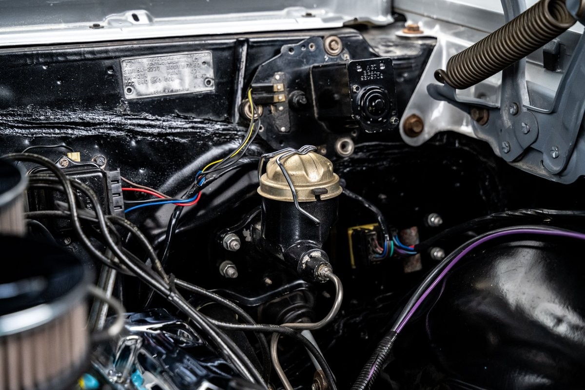 Pontiac-GTO-1964-Sedan-28