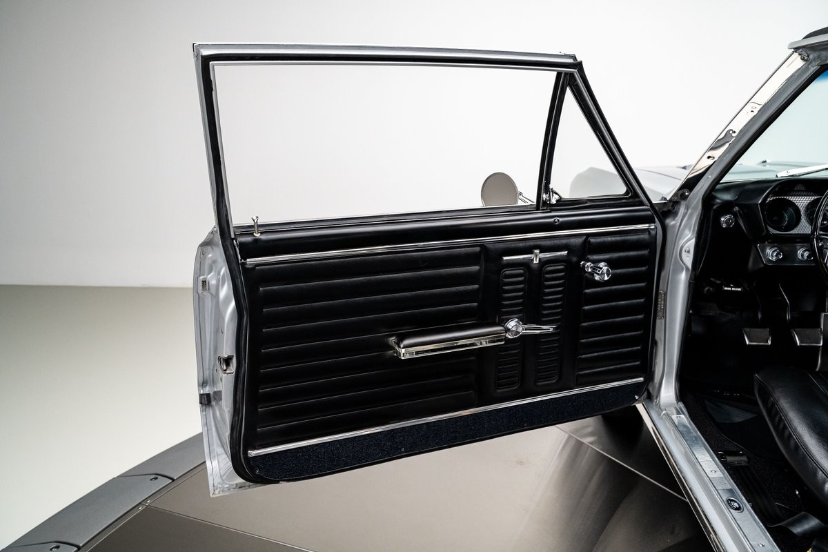 Pontiac-GTO-1964-Sedan-39