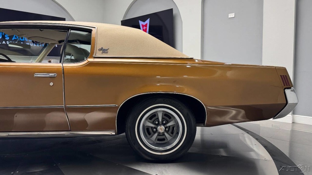 Pontiac-Grand-Prix-1971-23