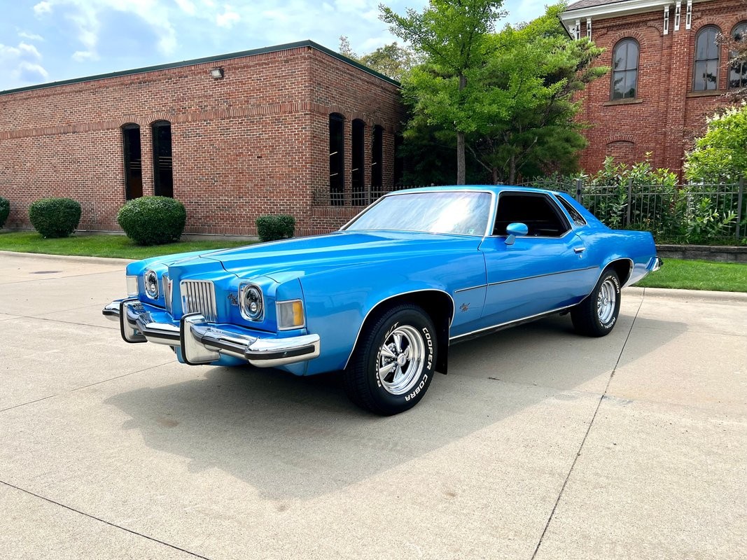 Pontiac-Grand-Prix-1973-Coupe-2