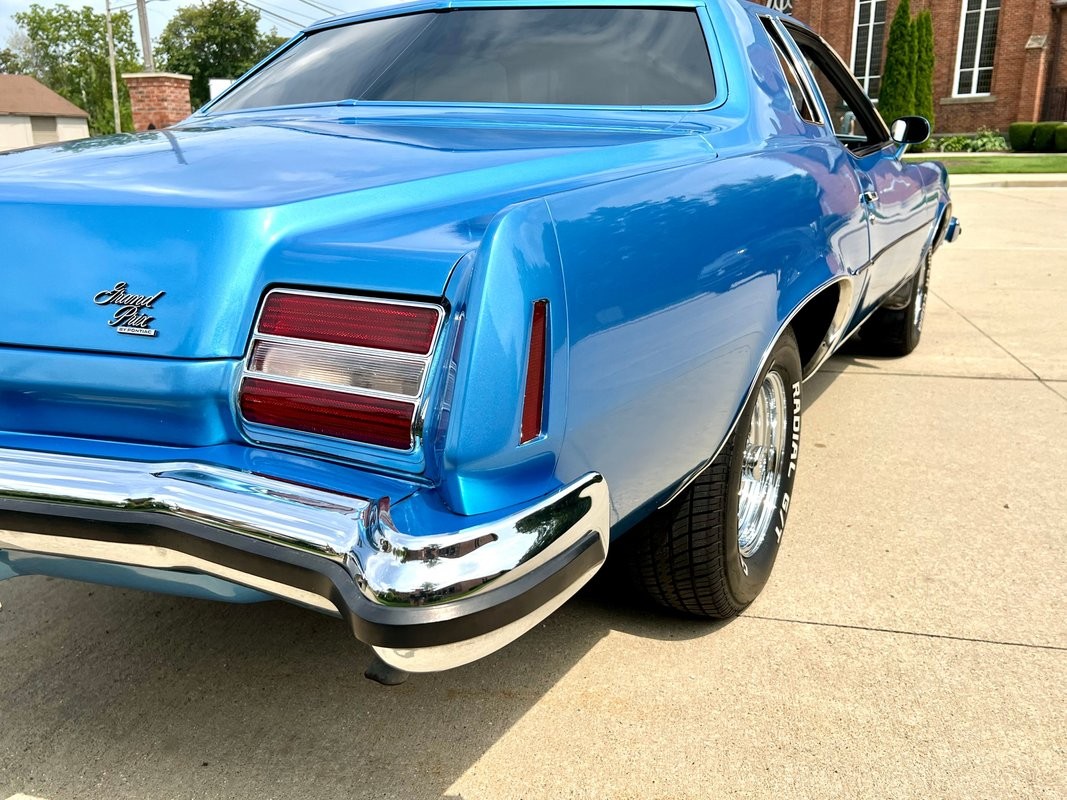 Pontiac-Grand-Prix-1973-Coupe-21