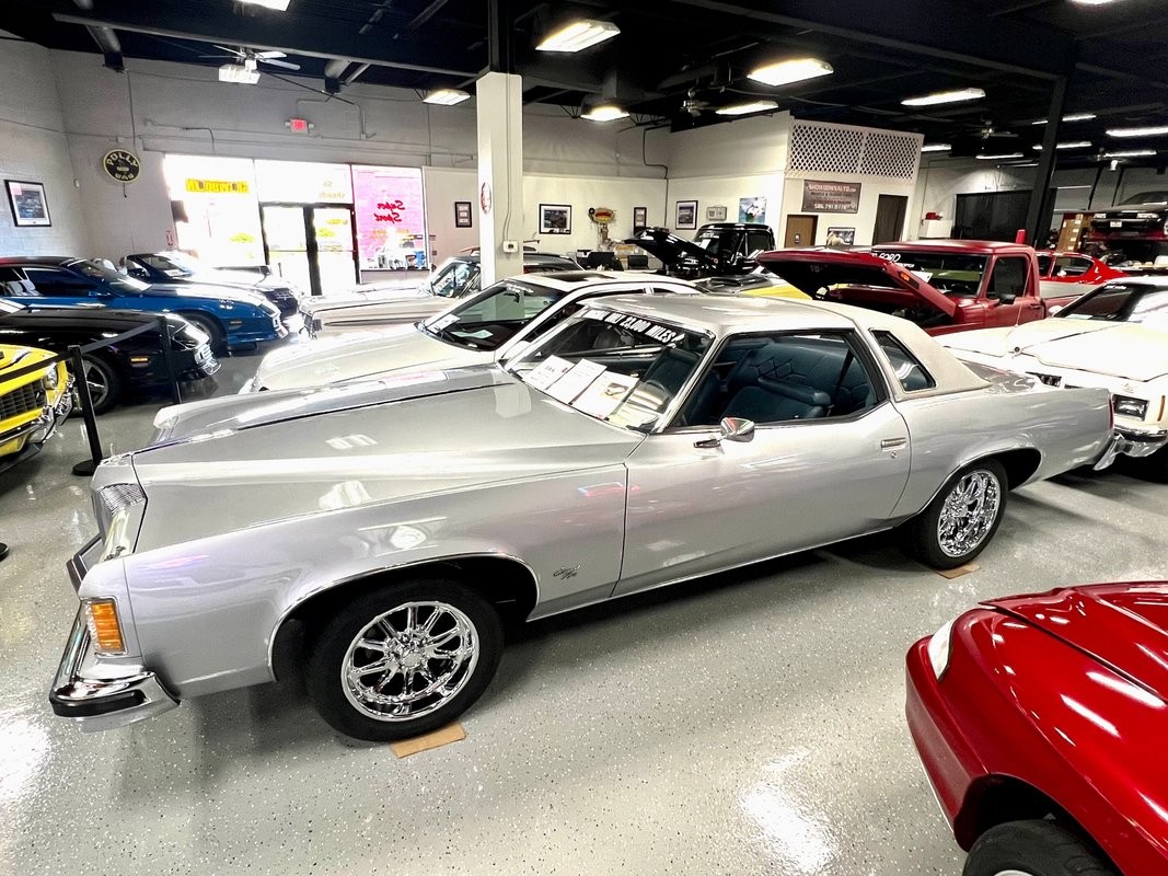 Pontiac-Grand-Prix-1976-Coupe-1