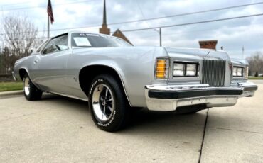Pontiac-Grand-Prix-1976-Coupe-10