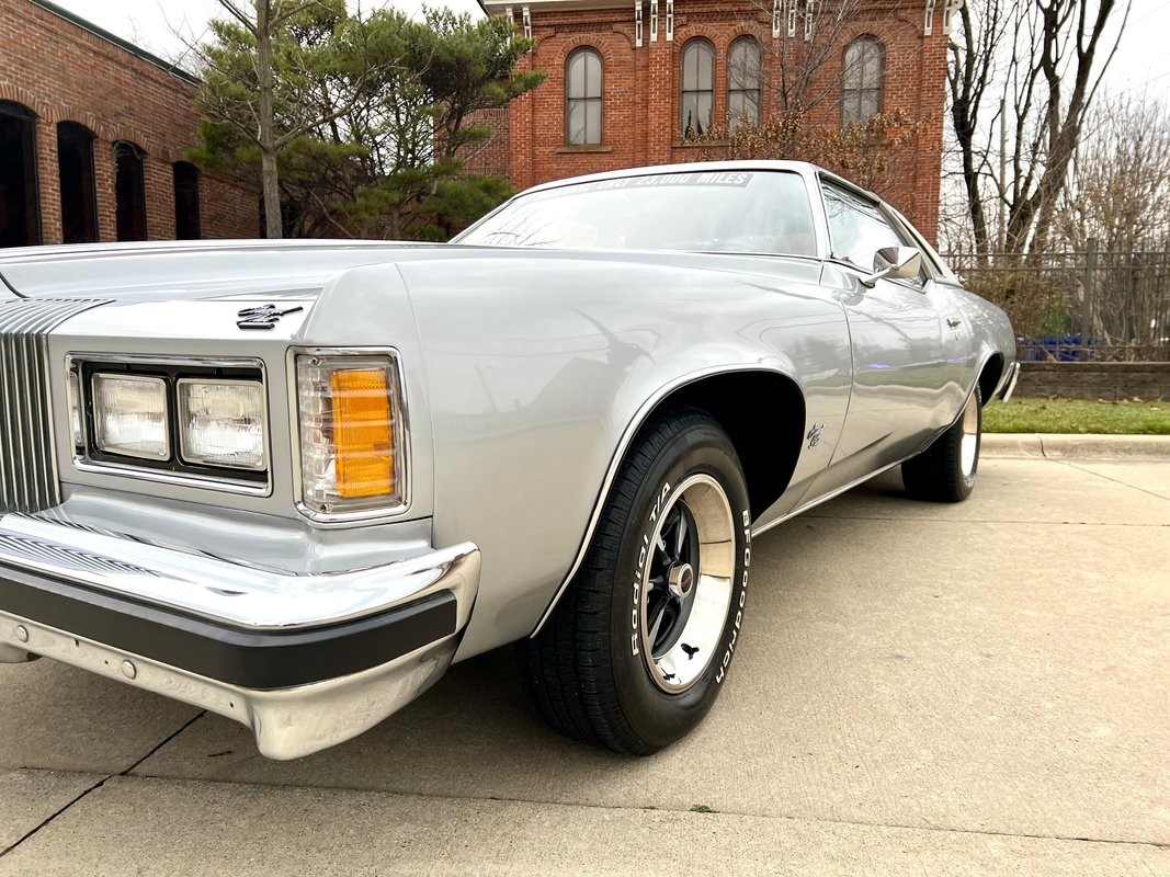 Pontiac-Grand-Prix-1976-Coupe-16