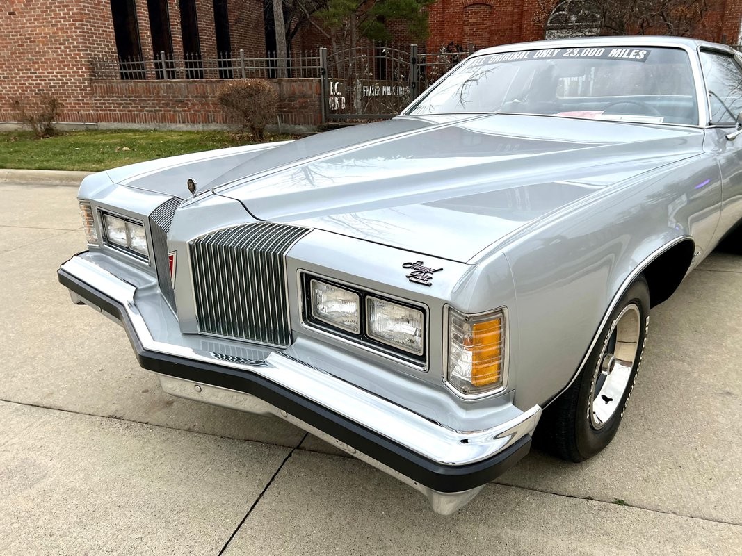 Pontiac-Grand-Prix-1976-Coupe-18