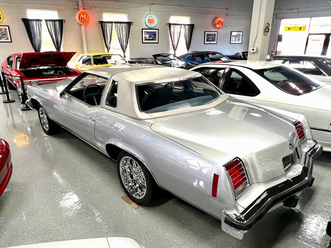 Pontiac-Grand-Prix-1976-Coupe-2