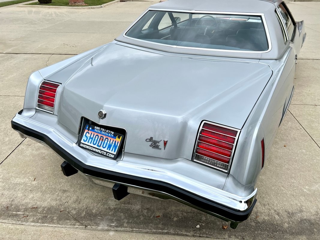 Pontiac-Grand-Prix-1976-Coupe-24
