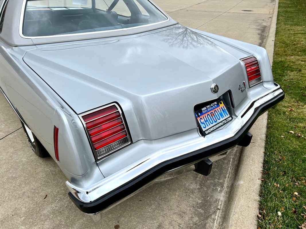 Pontiac-Grand-Prix-1976-Coupe-25