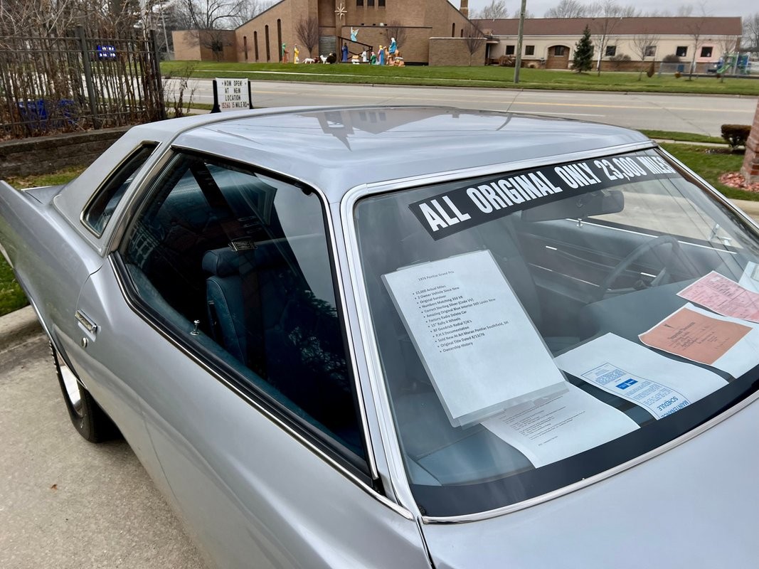 Pontiac-Grand-Prix-1976-Coupe-33