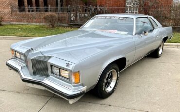 Pontiac-Grand-Prix-1976-Coupe-5