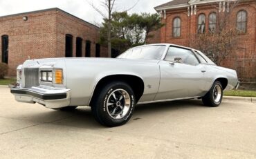 Pontiac-Grand-Prix-1976-Coupe-8