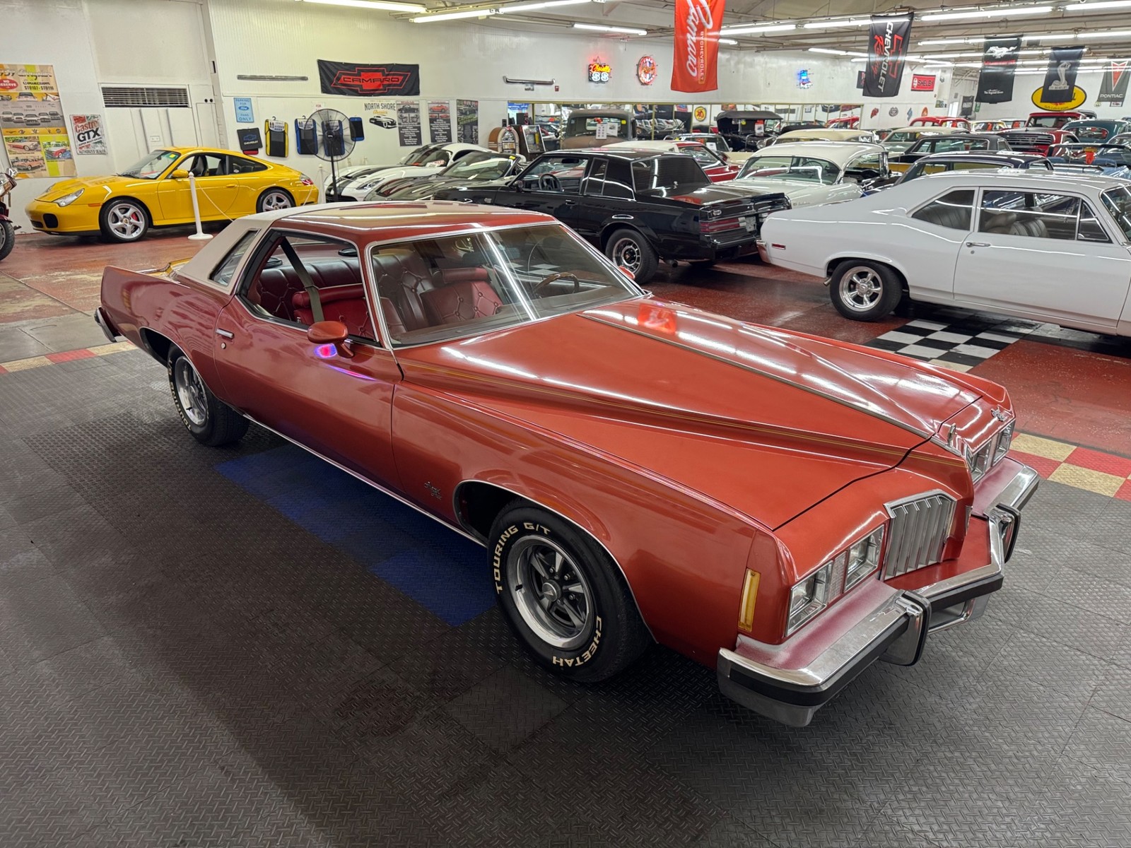 Pontiac-Grand-Prix-1977-2-Door-17