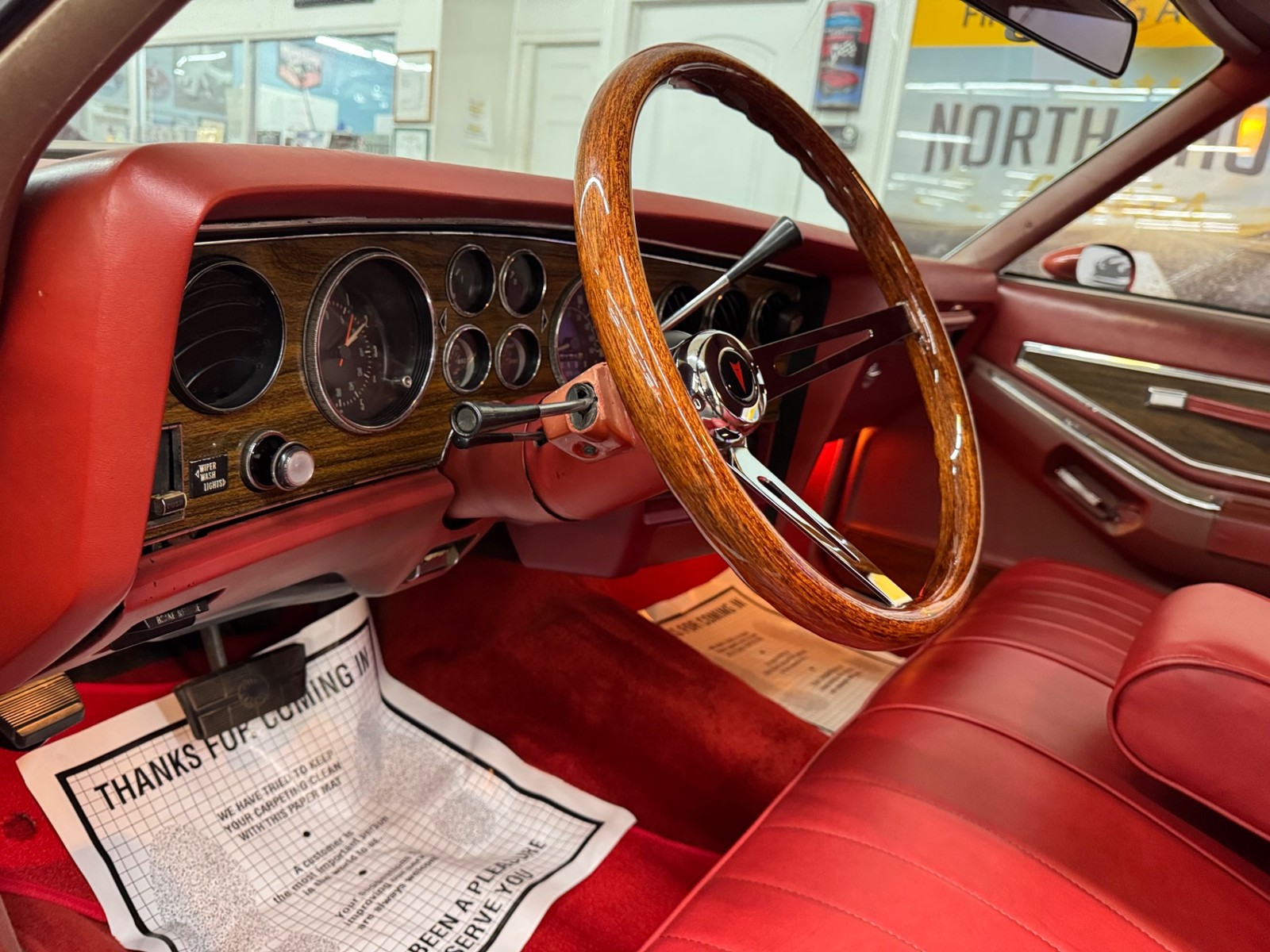 Pontiac-Grand-Prix-1977-2-Door-33