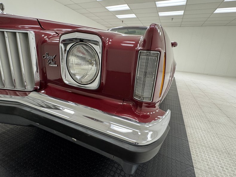 Pontiac-Grand-prix-1975-Honduras-Maroon-White-23