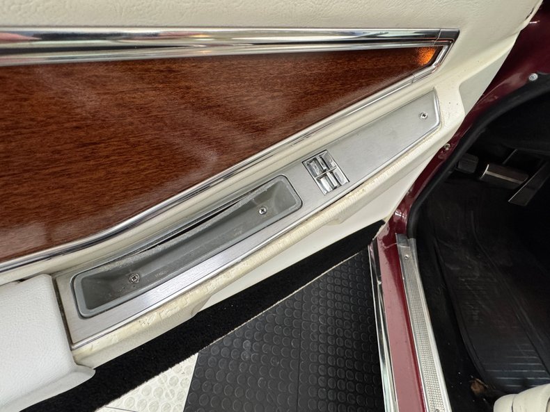 Pontiac-Grand-prix-1975-Honduras-Maroon-White-36