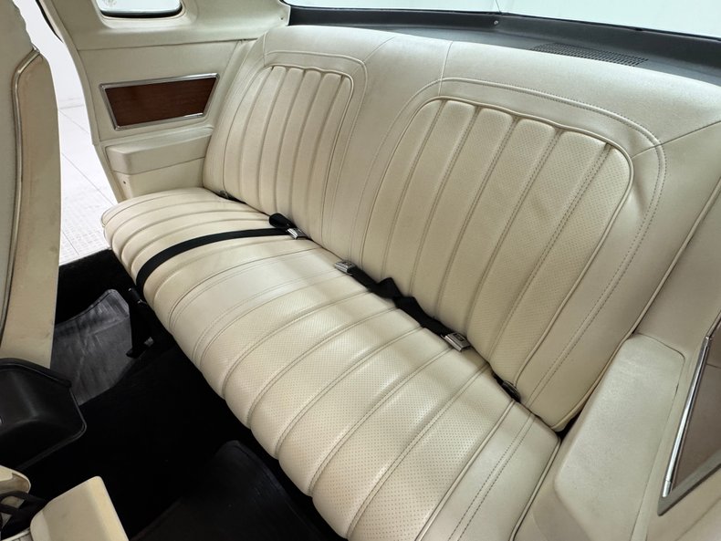 Pontiac-Grand-prix-1975-Honduras-Maroon-White-40