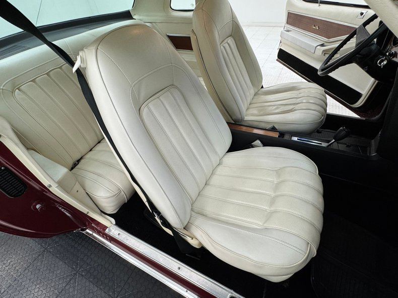 Pontiac-Grand-prix-1975-Honduras-Maroon-White-41