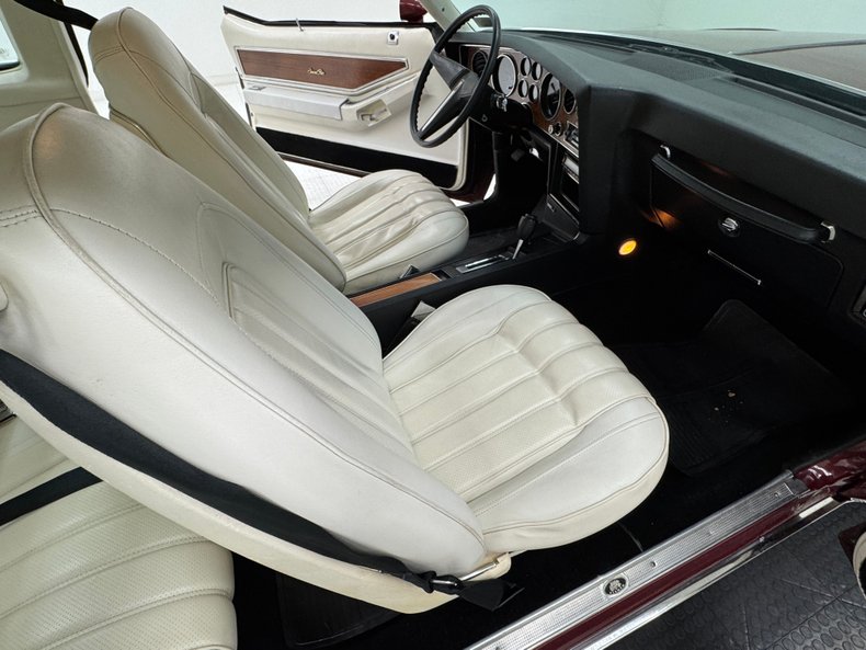 Pontiac-Grand-prix-1975-Honduras-Maroon-White-42