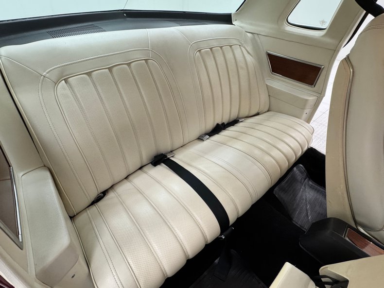Pontiac-Grand-prix-1975-Honduras-Maroon-White-43
