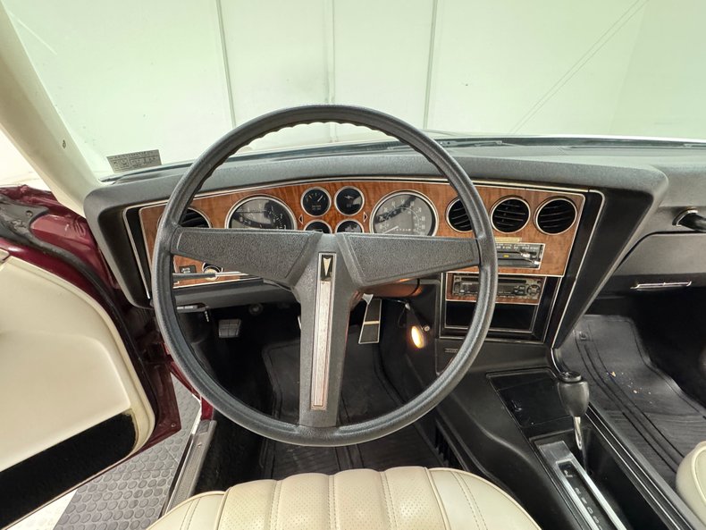 Pontiac-Grand-prix-1975-Honduras-Maroon-White-49