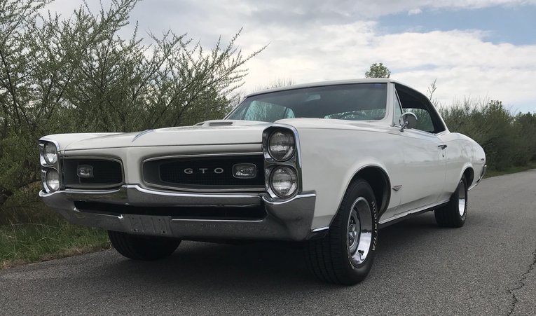 Pontiac-Gto-1966-White-Turquoise-1