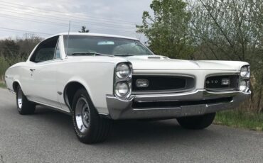 Pontiac-Gto-1966-White-Turquoise-2