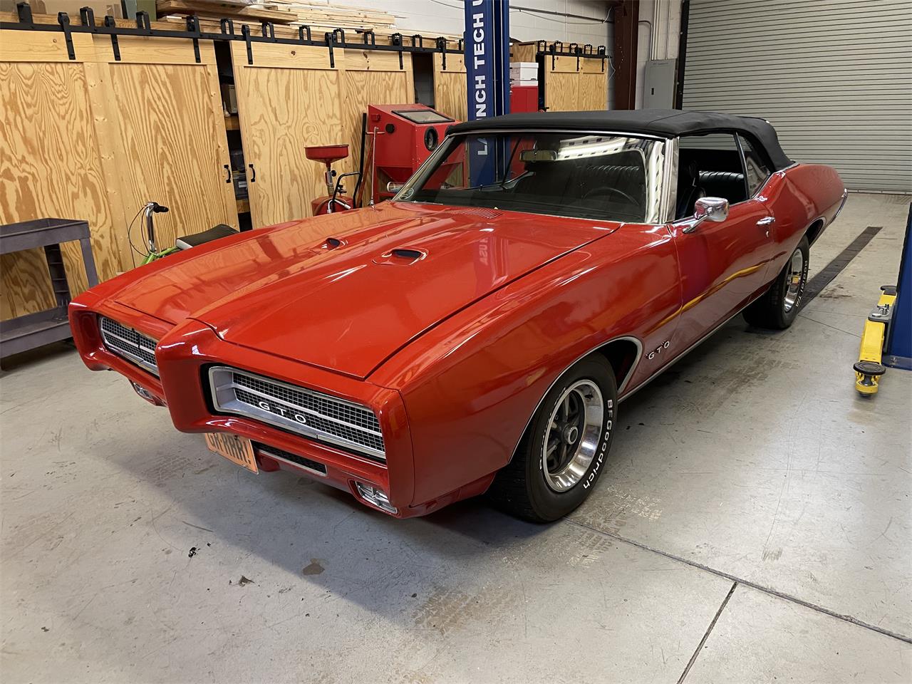 Pontiac-Gto-1969-Red-Black-5