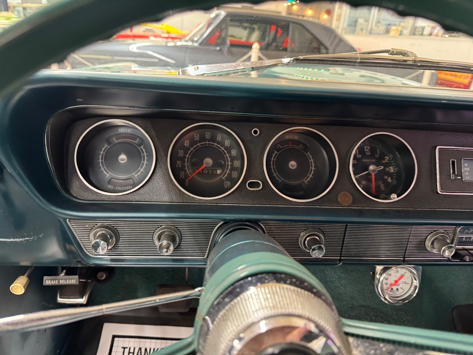 Pontiac-Le-Mans-1965-2-Door-35