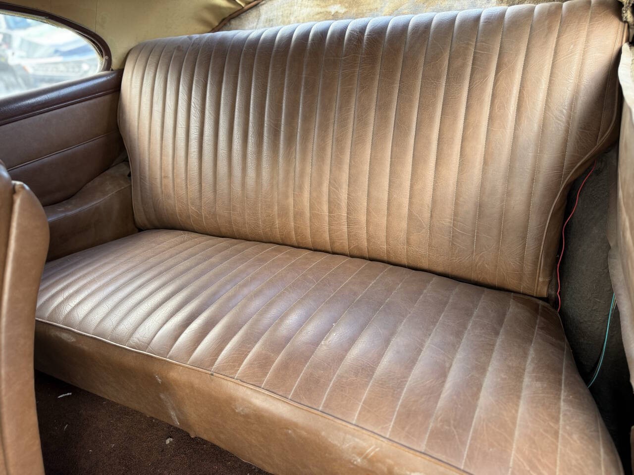 Pontiac-Silver-Streak-Steamliner-1948-Coupe-11