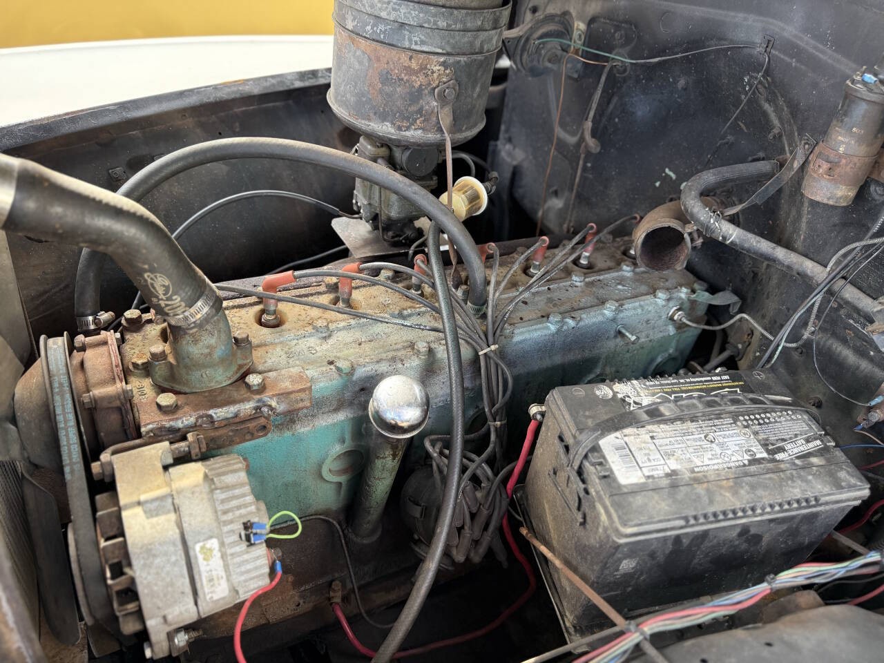 Pontiac-Silver-Streak-Steamliner-1948-Coupe-21