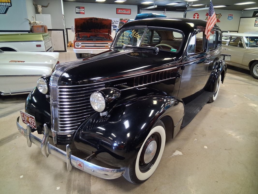 Pontiac-Six-Touring-Sedan-1938-Sedan-1
