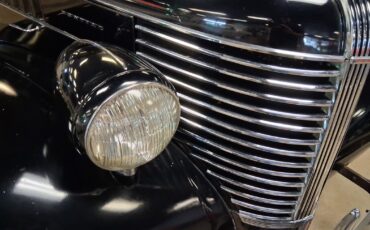 Pontiac-Six-Touring-Sedan-1938-Sedan-10