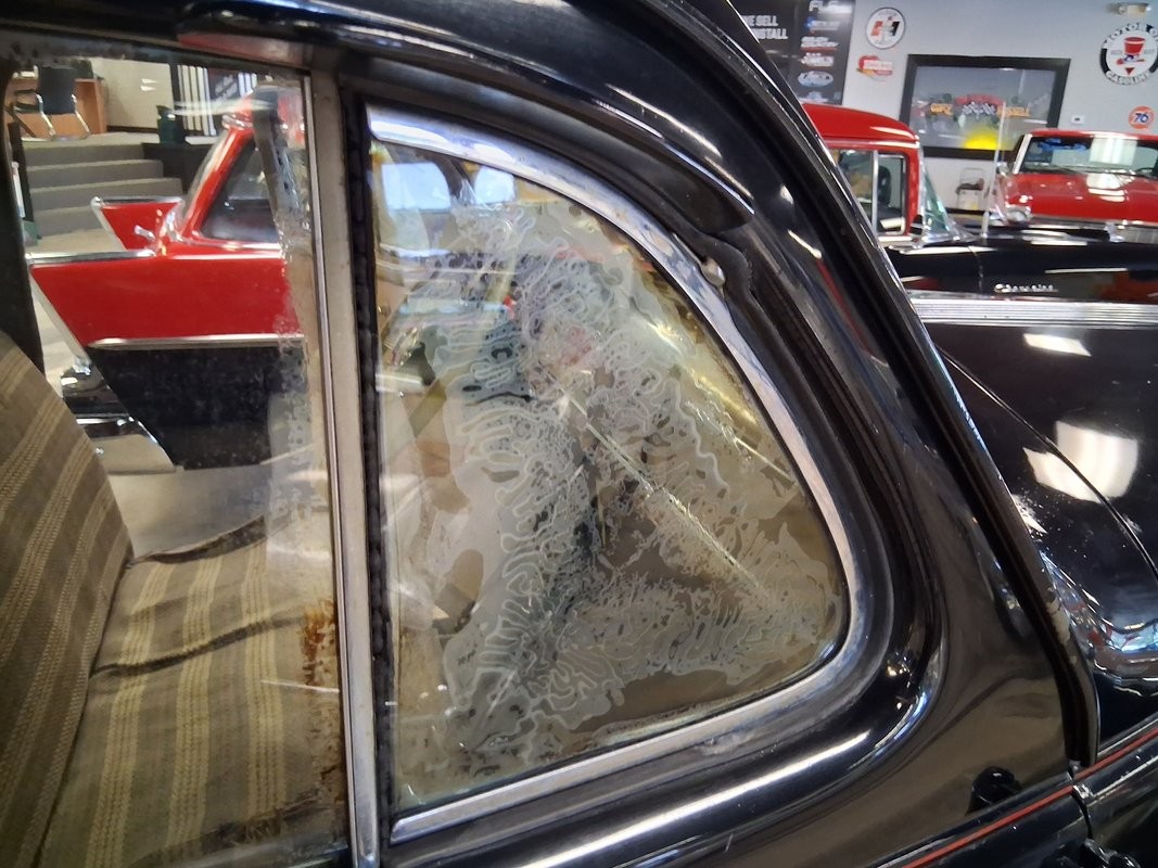 Pontiac-Six-Touring-Sedan-1938-Sedan-11