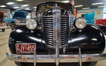 Pontiac-Six-Touring-Sedan-1938-Sedan-12