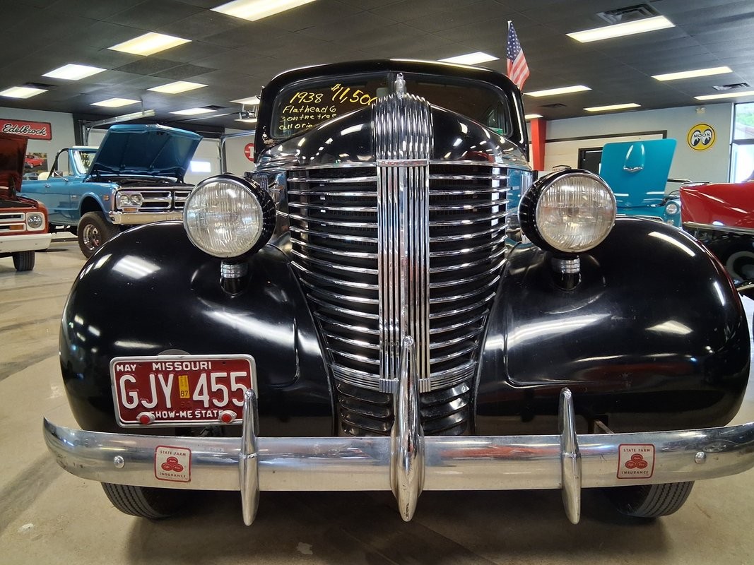 Pontiac-Six-Touring-Sedan-1938-Sedan-12