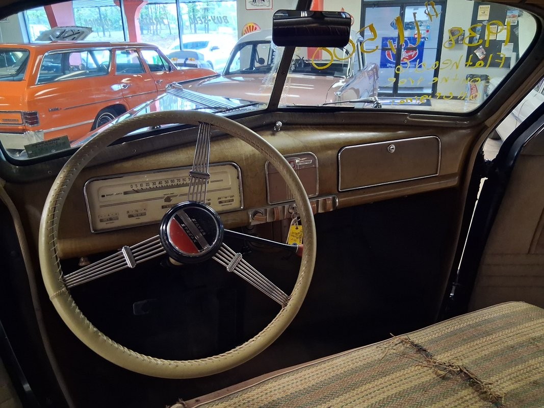 Pontiac-Six-Touring-Sedan-1938-Sedan-14