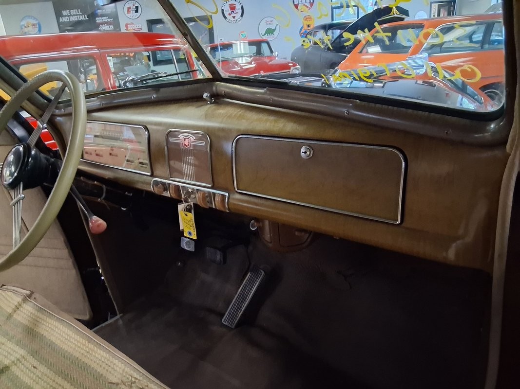 Pontiac-Six-Touring-Sedan-1938-Sedan-15