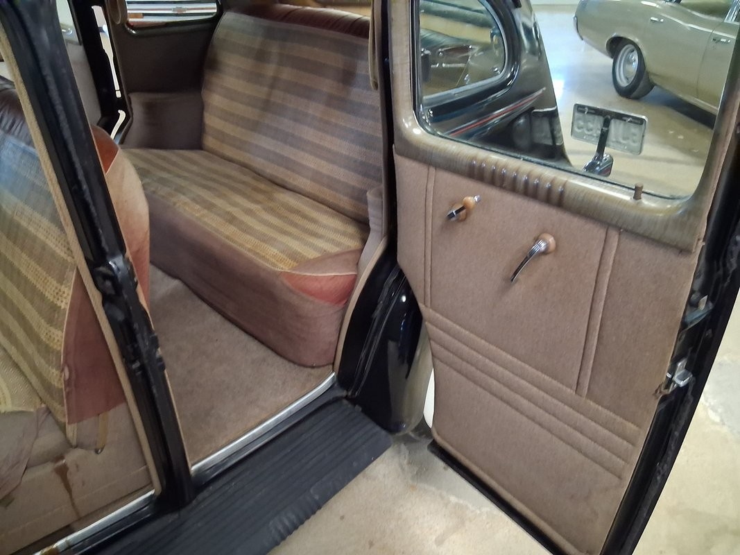 Pontiac-Six-Touring-Sedan-1938-Sedan-16