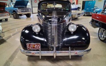 Pontiac-Six-Touring-Sedan-1938-Sedan-2