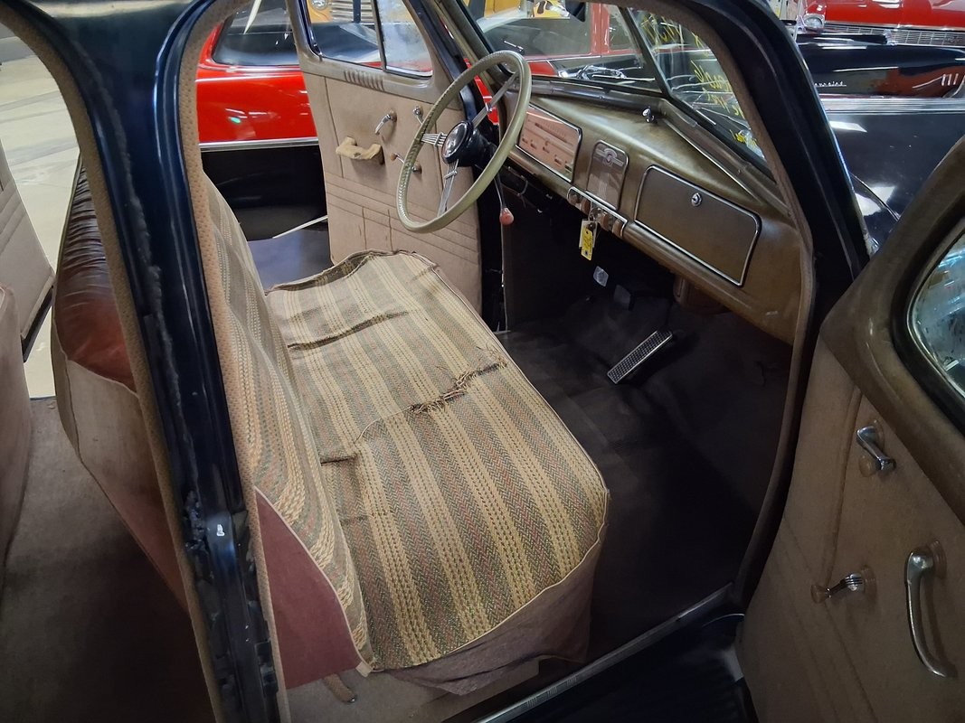 Pontiac-Six-Touring-Sedan-1938-Sedan-20