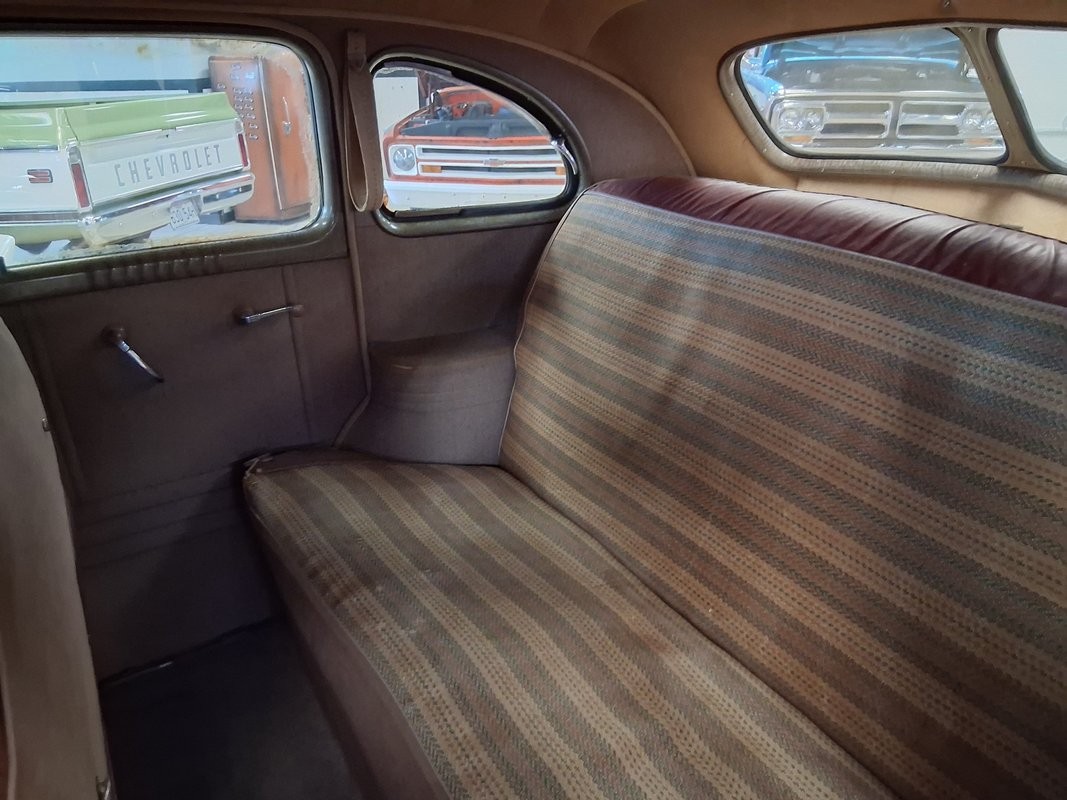 Pontiac-Six-Touring-Sedan-1938-Sedan-21