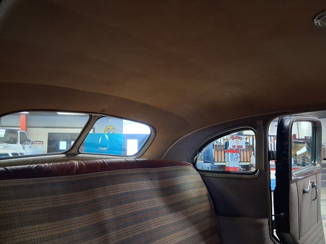 Pontiac-Six-Touring-Sedan-1938-Sedan-23